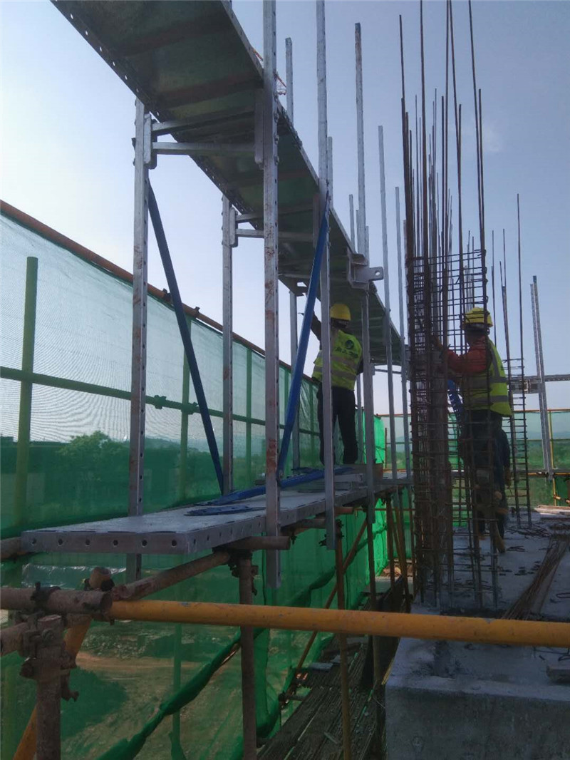 中科富海诺金央宸项目全钢型爬架进度