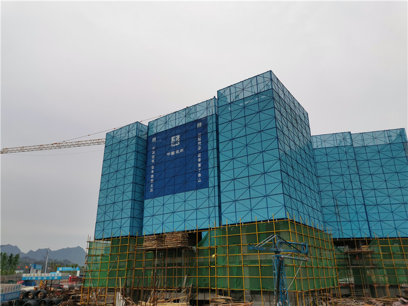 中科富海张家界宁邦项目全钢型爬架项目进展：  10号楼首次提升完成
